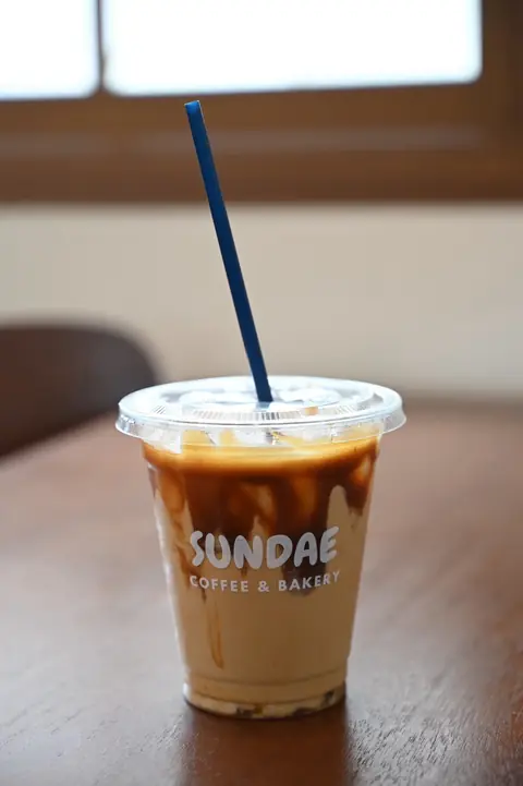 คาราเมลมัคคิอาโต้ Iced Caramel Macchiato Sundae Coffee & Bakery