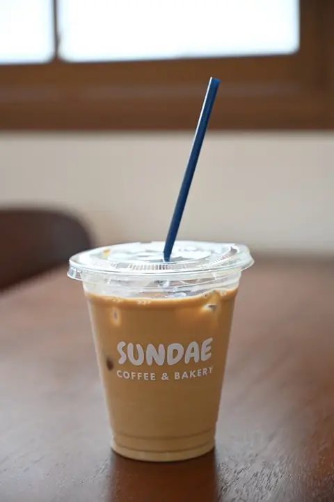 ลาเต้เย็น Iced Latte Sundae Coffee & Bakery